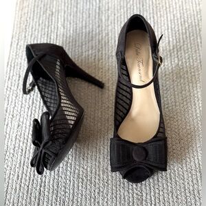 Lulu Townsend Black Mesh Bow Pointed Toe Ankle Strap High Heels Sz 8